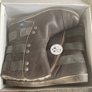 BRAND NEW IN BOX Cloud Footwear Amber boots